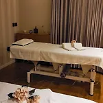 Adelaide Hotel 2*