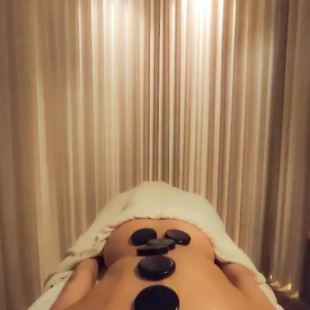Hotel Adelaide 2*