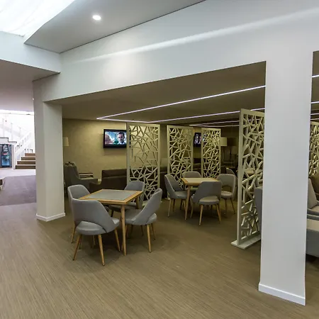 Adelaide 2* 제어스