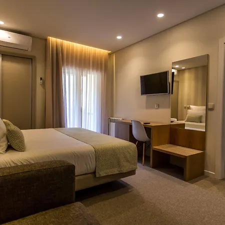 Adelaide Hotel 2*